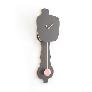 grijze dutch design klok met slinger